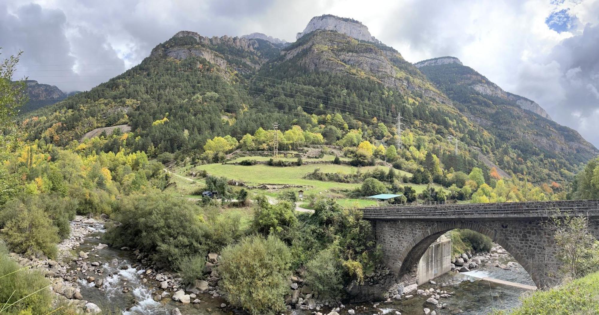 Calmfranc Atico Abuhardillado Con Vistas Al Rio Y La Montana Avistamiento De Ciervos En Canfranc Pueblo מראה חיצוני תמונה