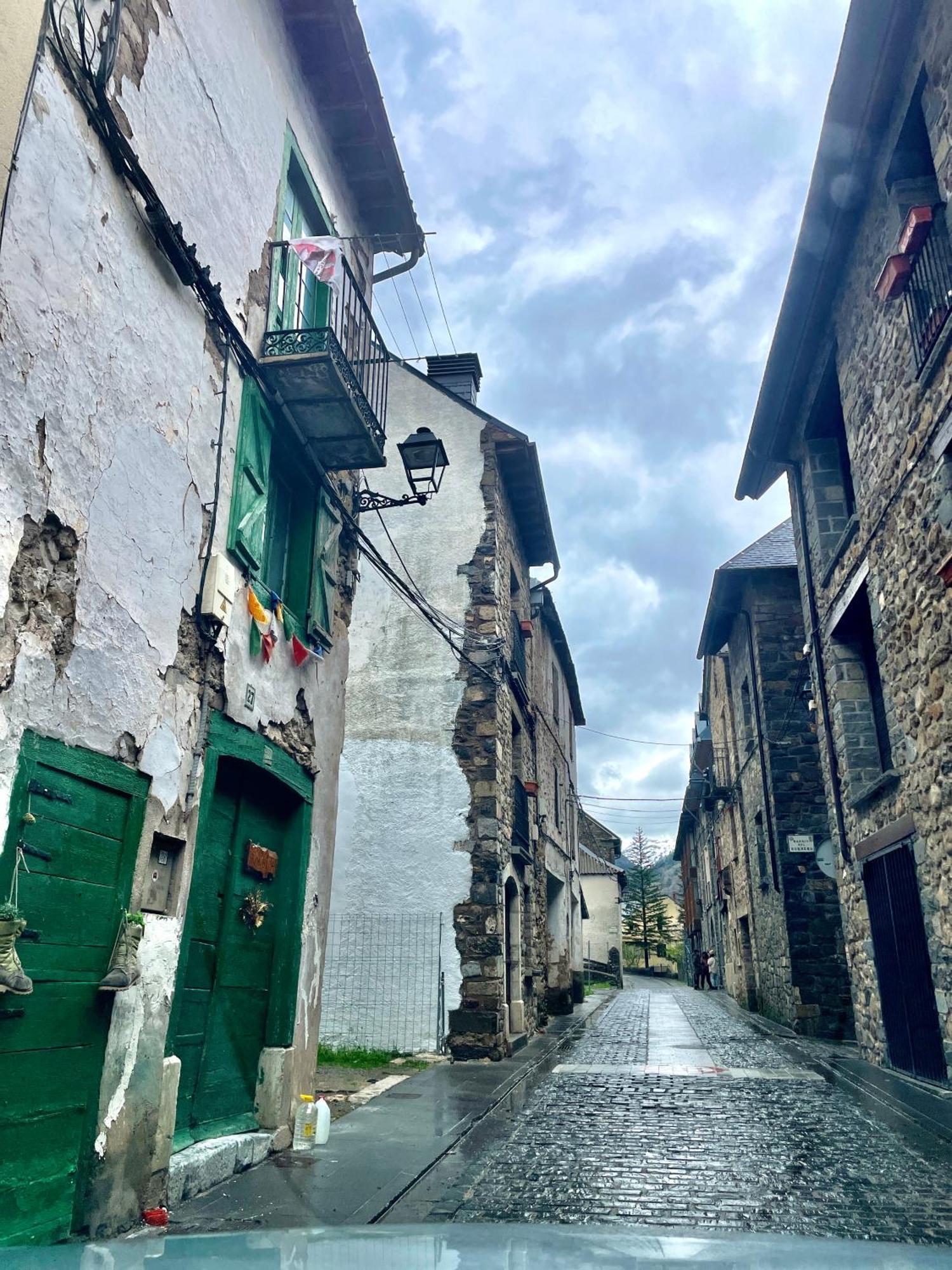 Calmfranc Atico Abuhardillado Con Vistas Al Rio Y La Montana Avistamiento De Ciervos En Canfranc Pueblo מראה חיצוני תמונה