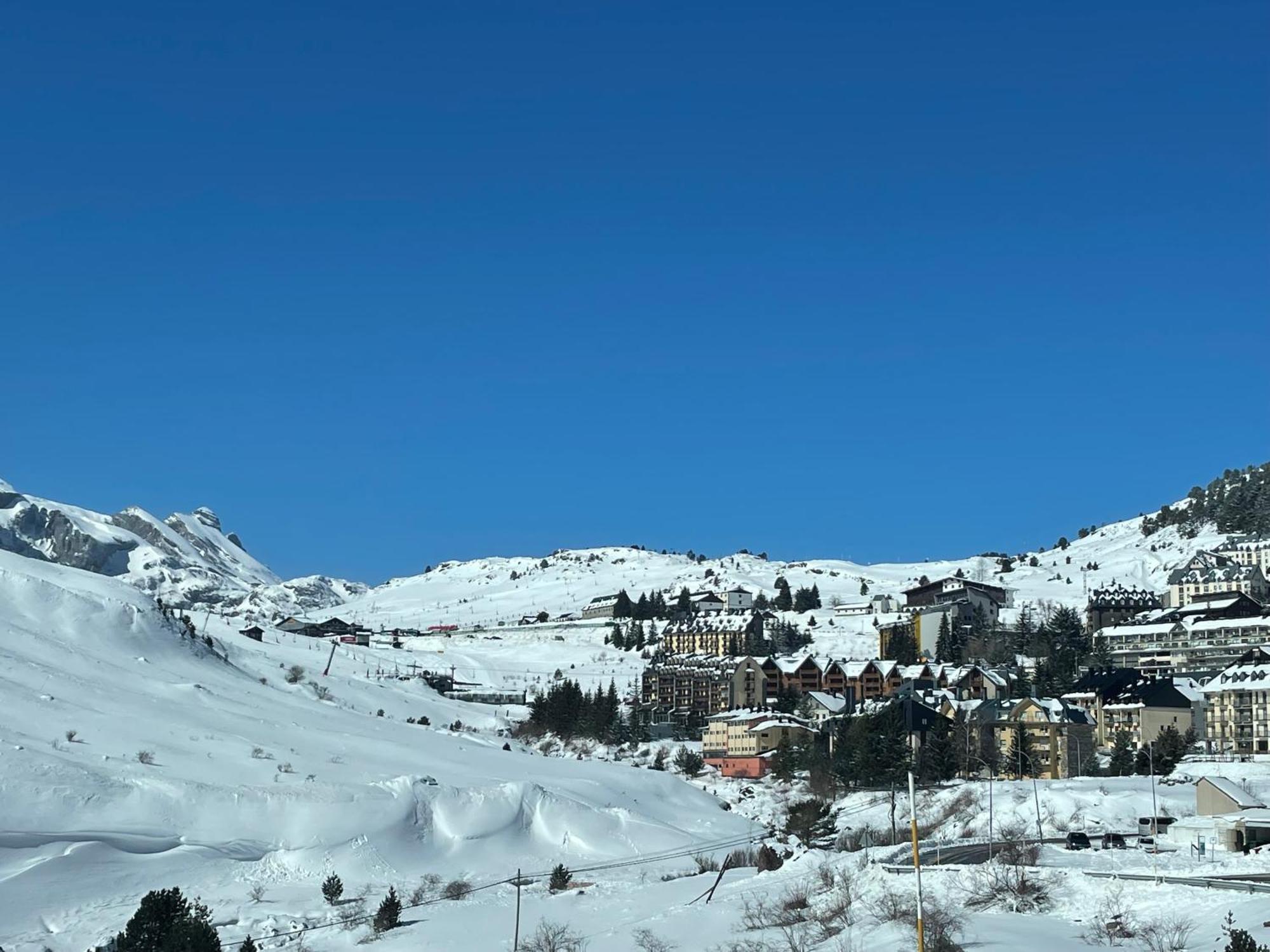 Calmfranc Atico Abuhardillado Con Vistas Al Rio Y La Montana Avistamiento De Ciervos En Canfranc Pueblo מראה חיצוני תמונה